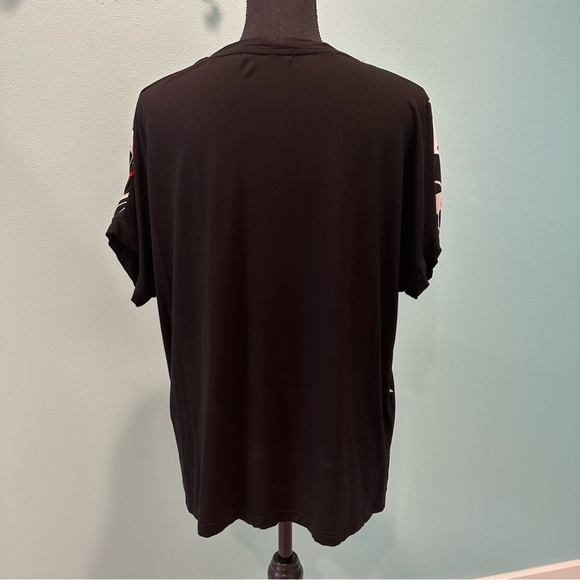 EUC Traffic People flamingo print vneck blouse - Picture 3 of 8